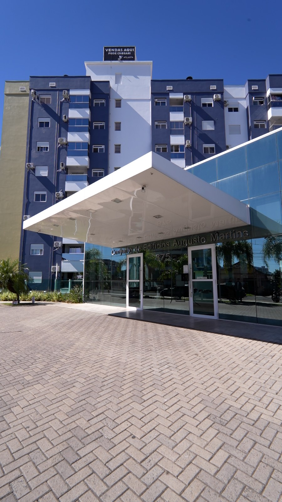 Fachada e portaria do Residencial Augusto Martins em Santa Maria
